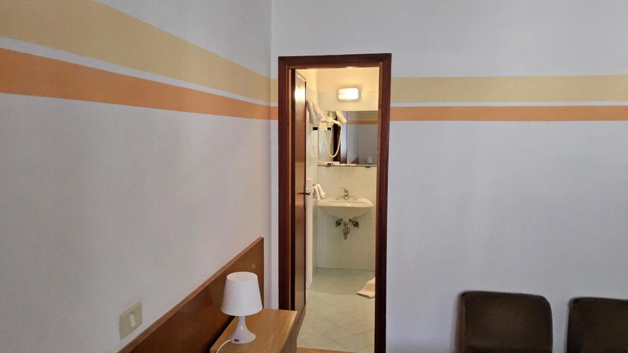 Verena Dependance Savoia & Campana Montecatini Terme Bagian luar foto
